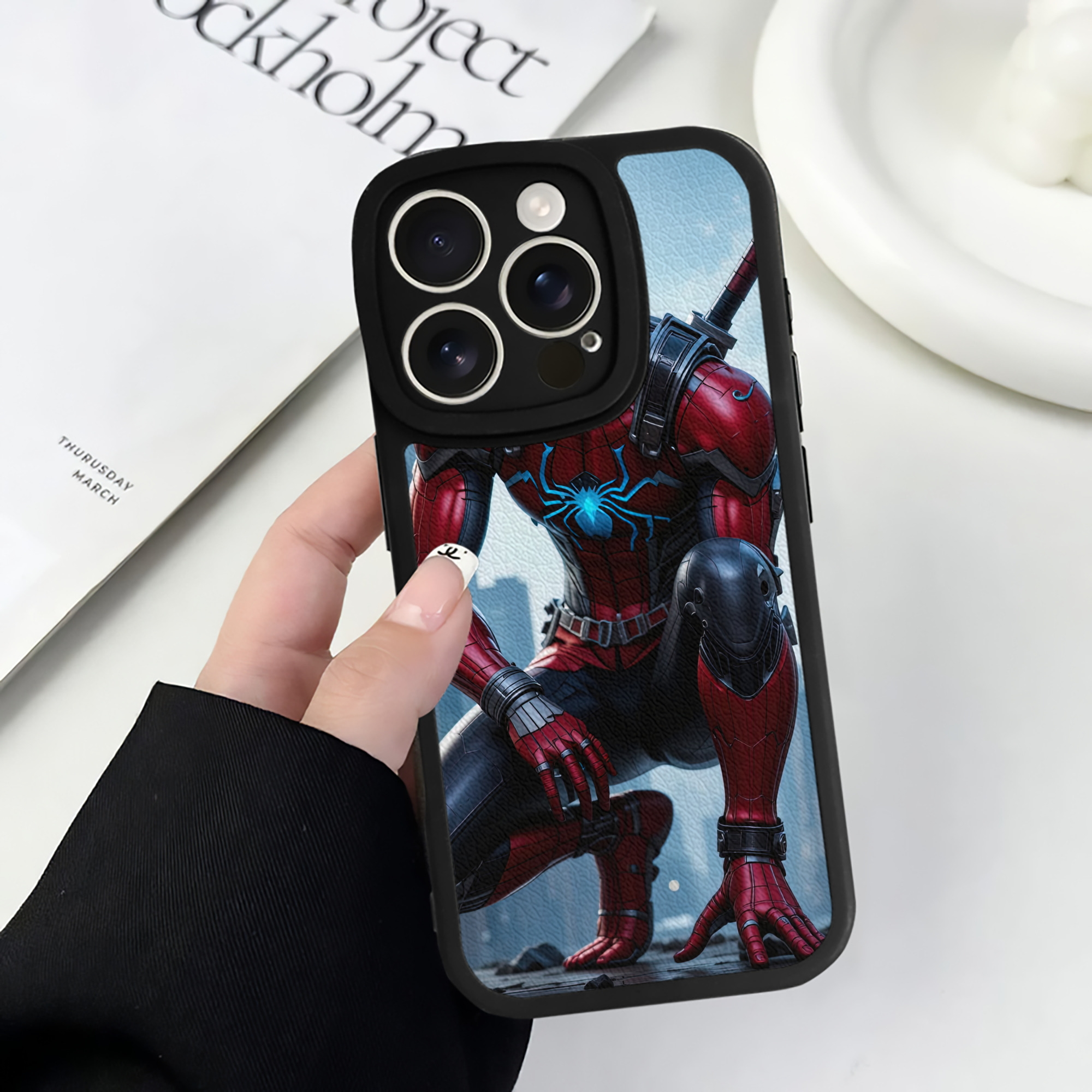 （画像用） Spider Man スパイダーマン 【iPhone 16シリーズ対応】シリコンスマホケース（レザー調） 材質：シリコン